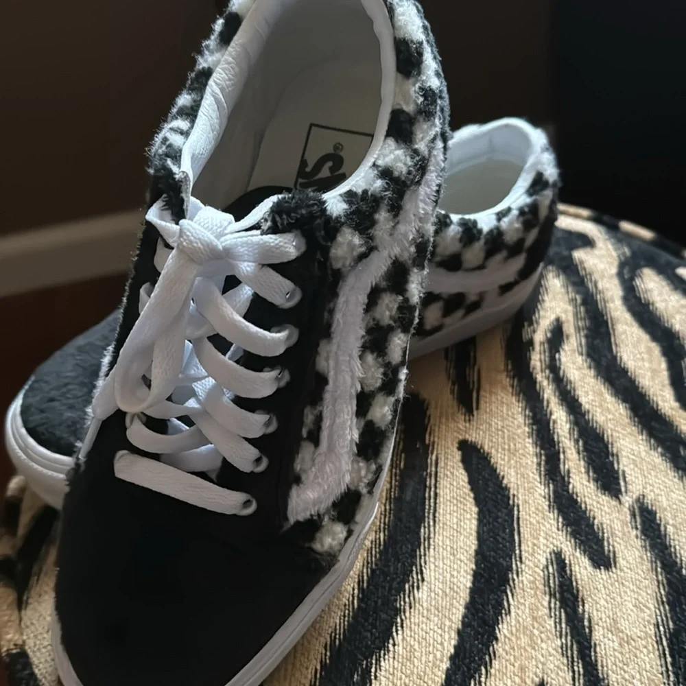 Vans ! Soft & Fluffy - Picture 5 of 9